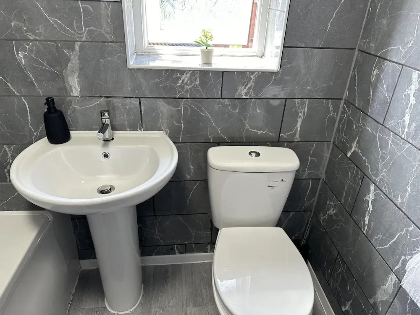 Affluent Living Apartment Perfect for Contractors