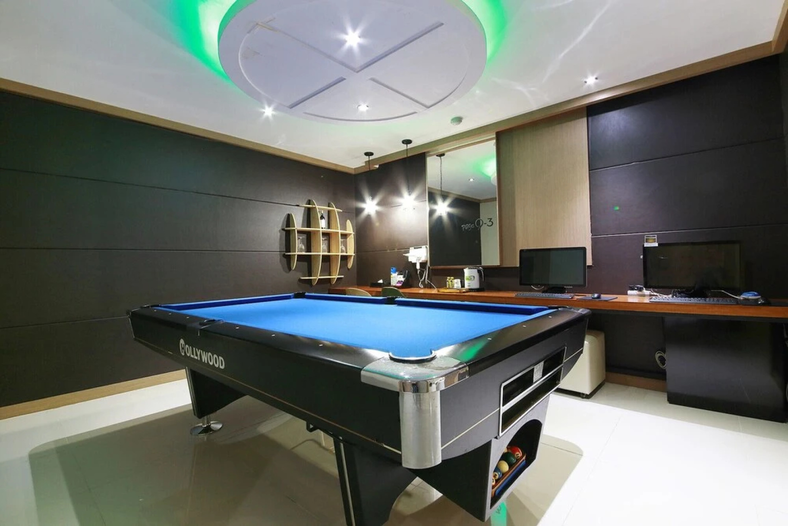Hotel Page