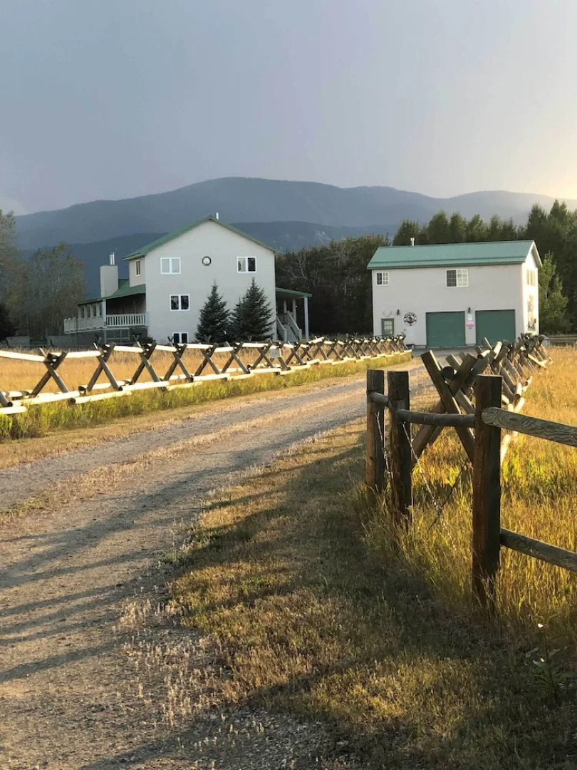 The Front Porch 20-acre Country Home w/ Mtn View