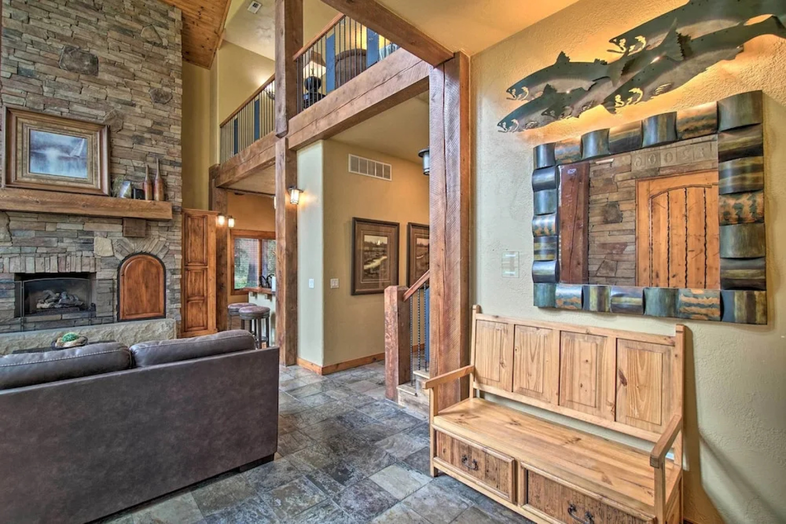 Luxe Mccall Cabin w/ Hot Tub ~ 8 Mi to Skiing