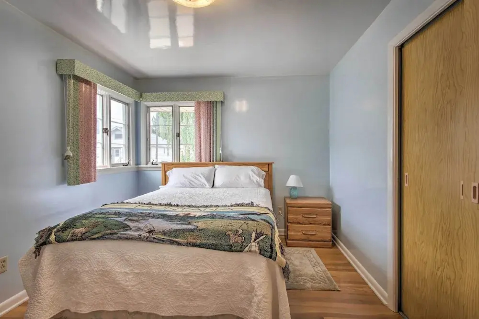 Nostalgic & Retro Anaconda Home, Walk to Town