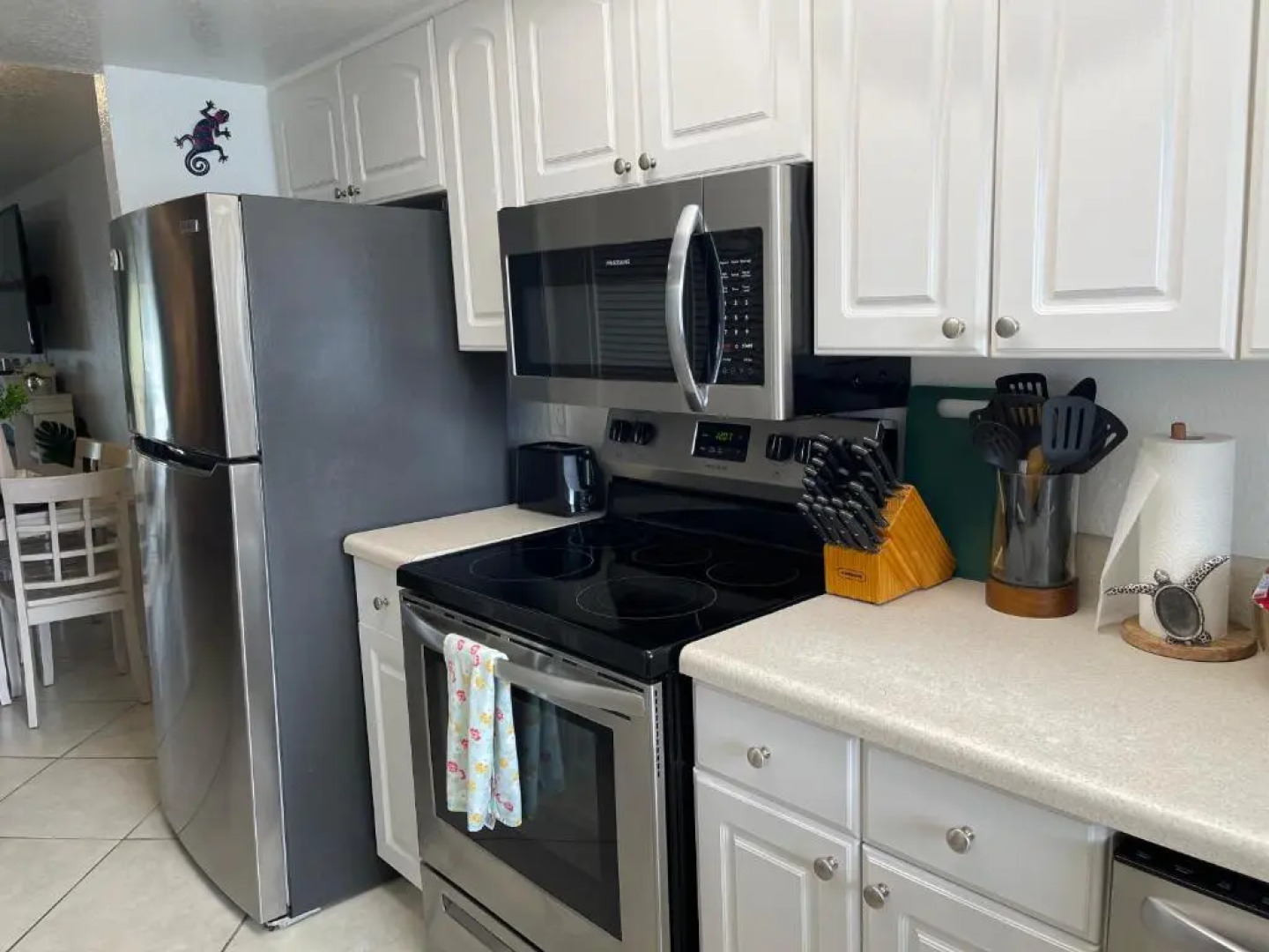 Bright and Beachy 2Bed 1Bath Home - Unit 210