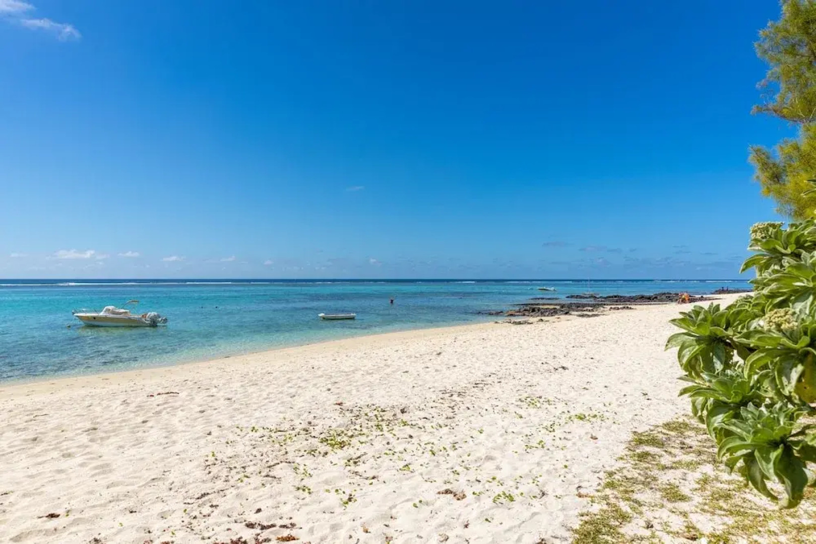 Veloutier Blanc Beachfront Villa by StayMauritius