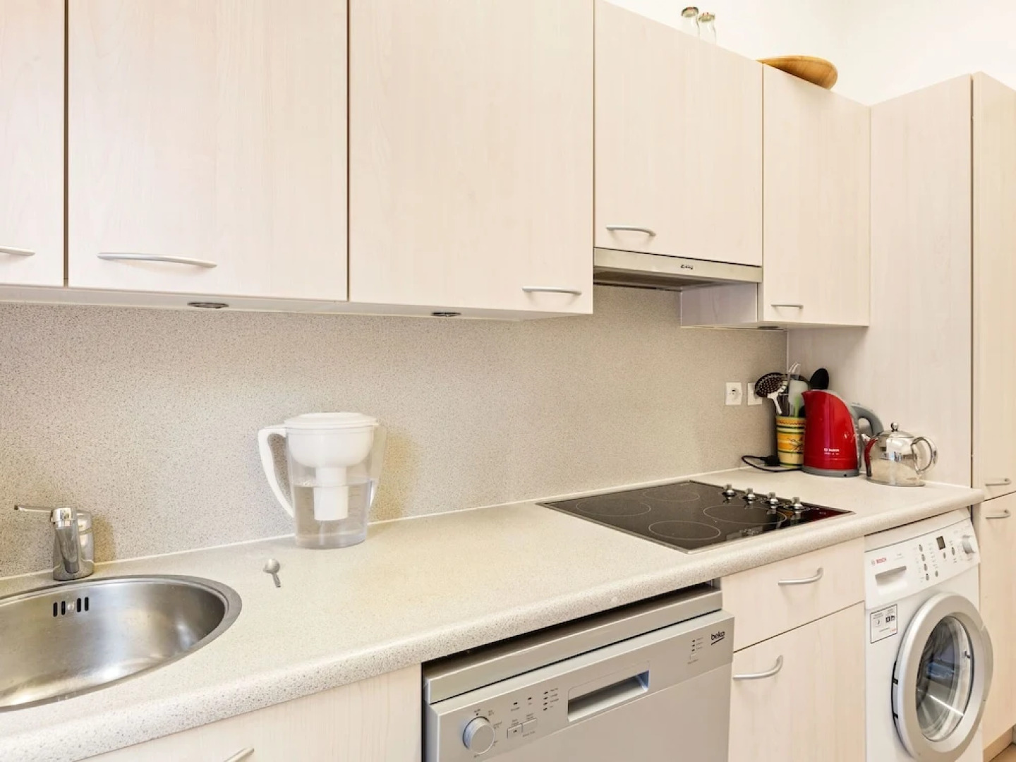 Lavish Villa in Bagnols-en-forêt With Swimming Pool