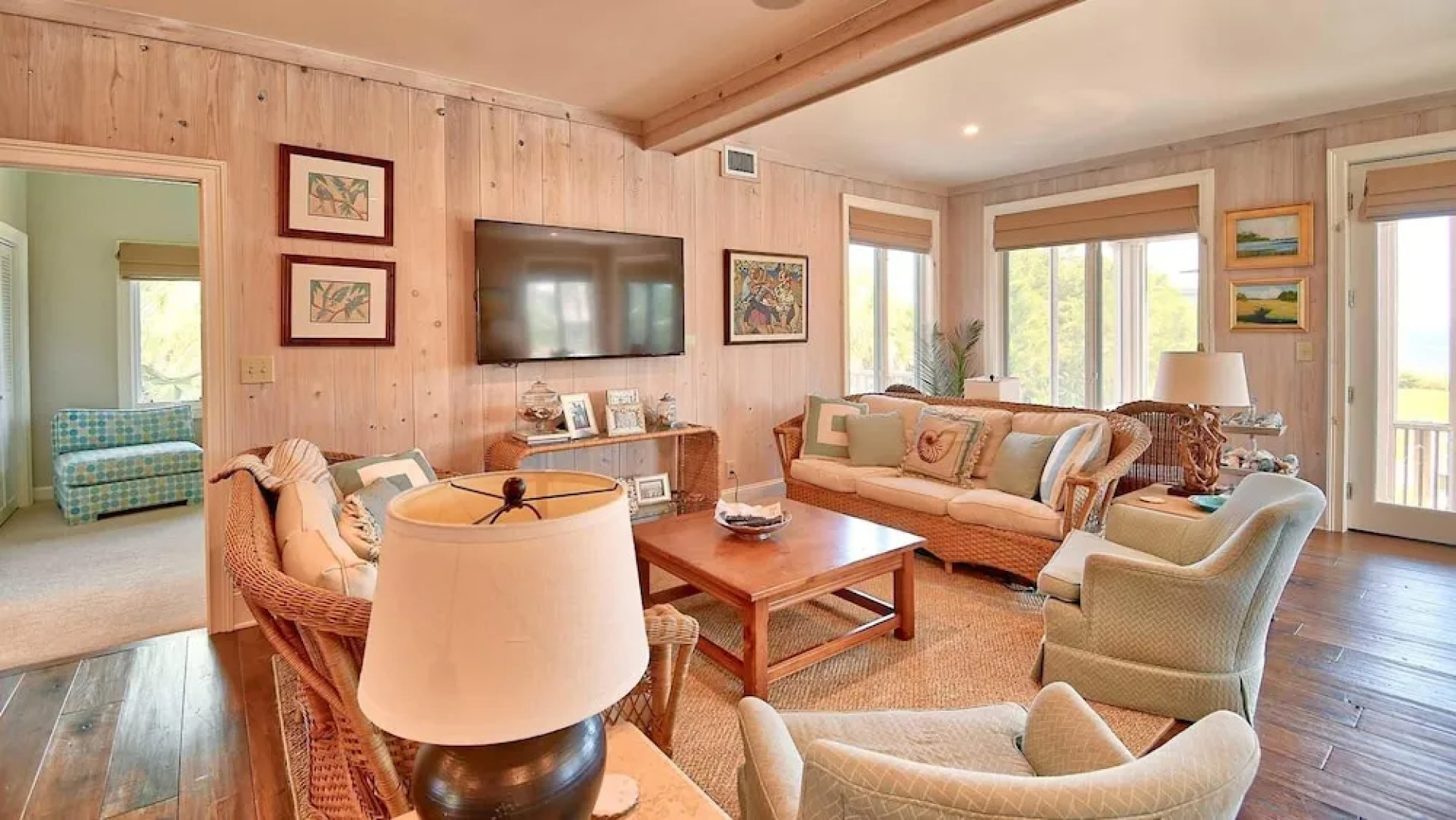 134 Maison Blanche 7 Br Home by RedAwning