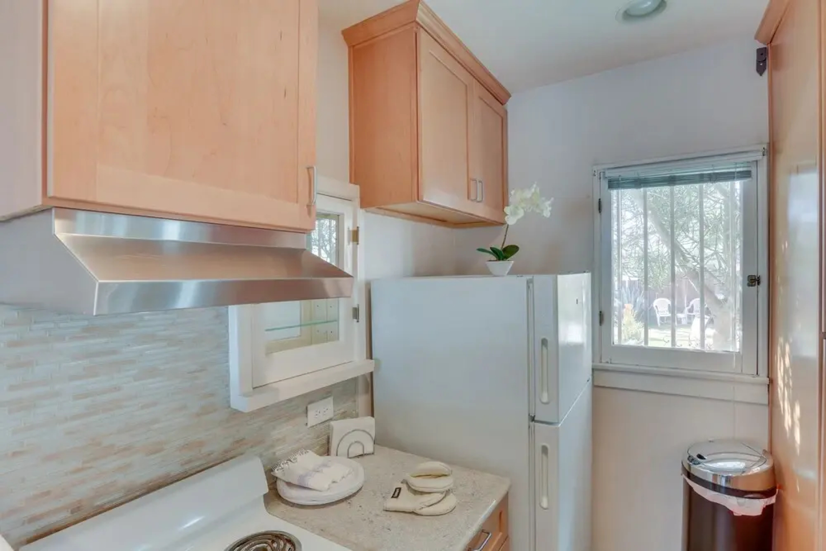 Colton Studio w/ Fire Pit, 4 Mi to San Bernardino!