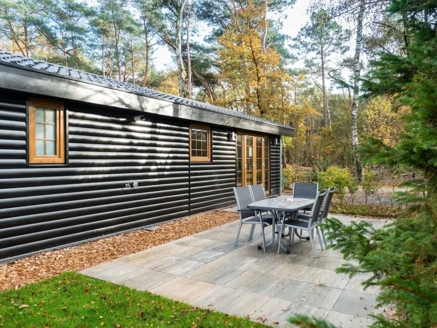 Wooden Chalet with Dishwasher near De Veluwe National Park