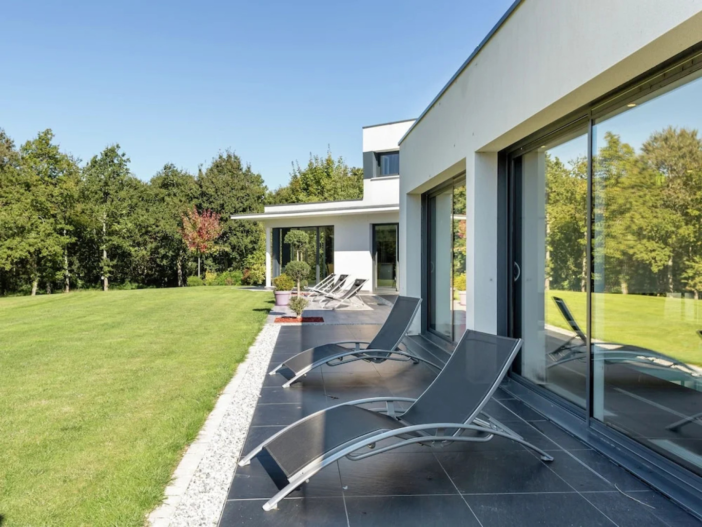 Welcoming Villa in Fouesnant With Swimming Pool