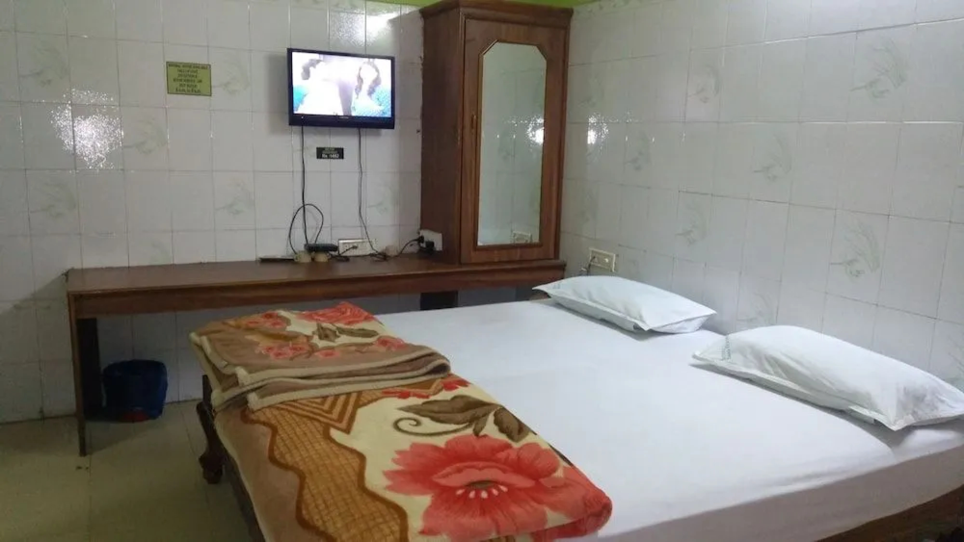 Iroomz Nama Residency