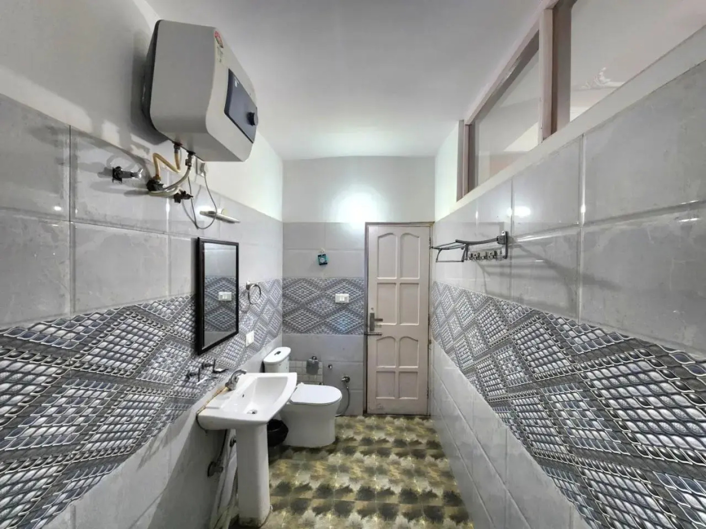 OYO 27648 Kasauli Greens