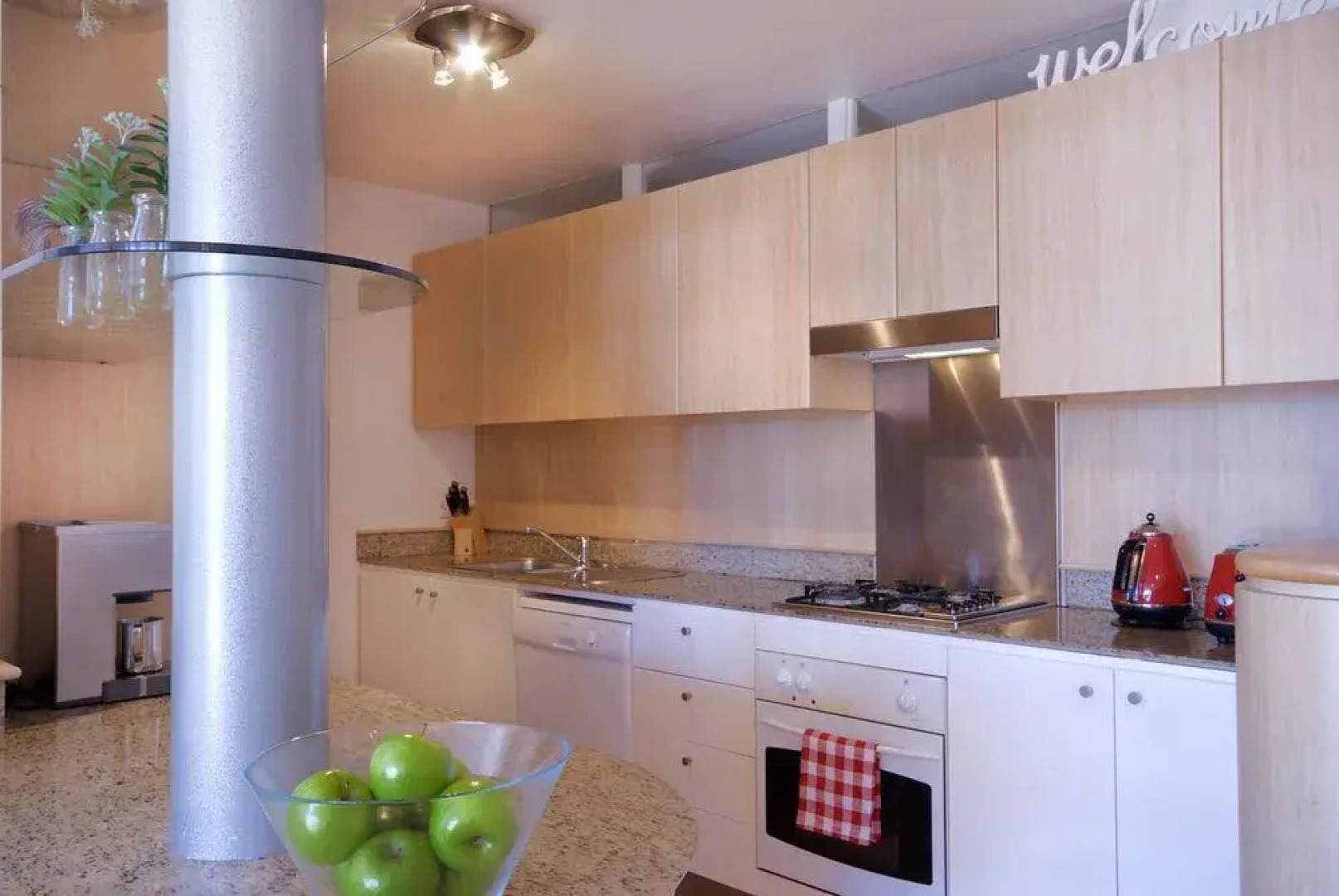 Homebush Bay Self-Contained Modern Two-Bedroom Apartments (BEN)