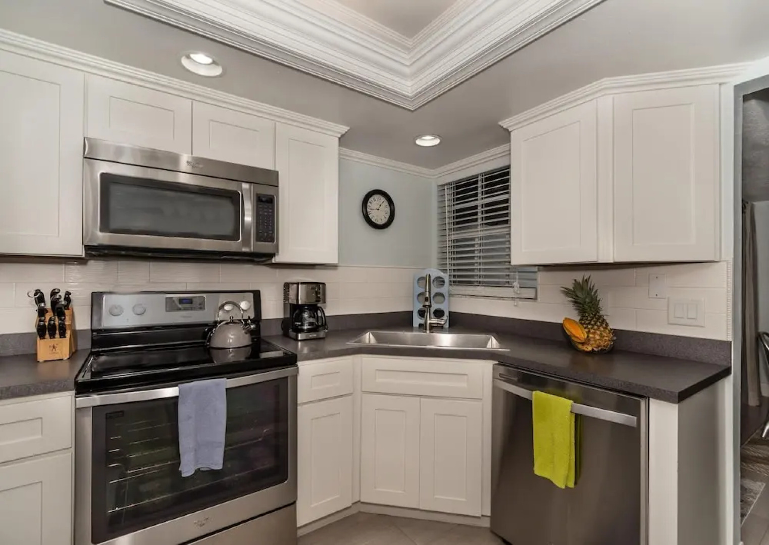 Tastefully Decorated Sea Woods Veranda Close to Pool Fitness Room Sv162