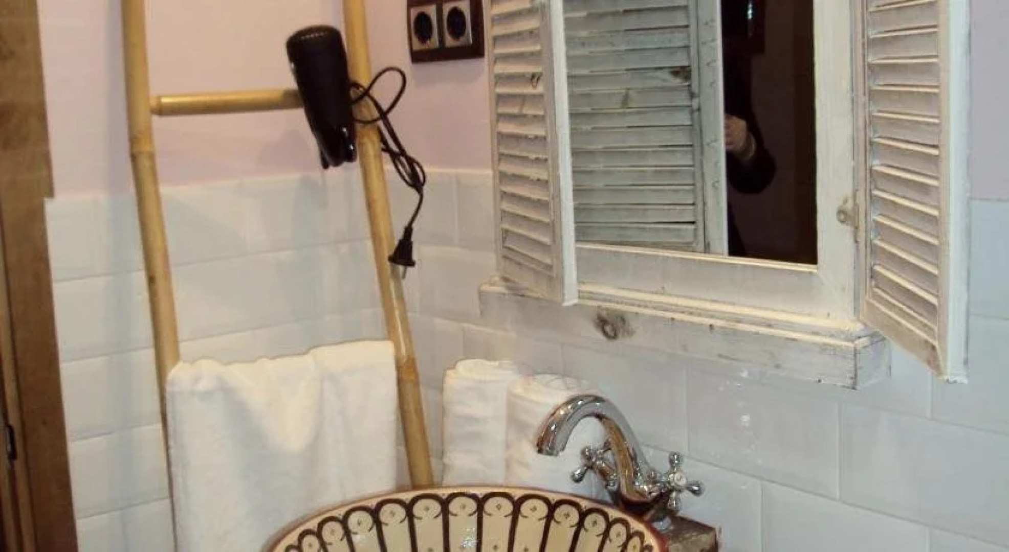 Ana de las Tejas Azules