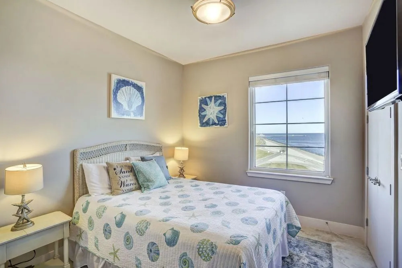 Diamond Beach 701 - Queen of Diamonds