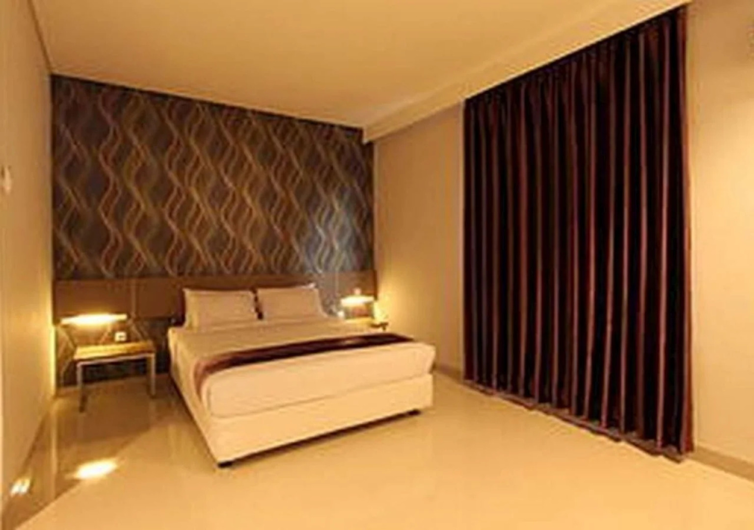 Smile Hotel by RedDoorz