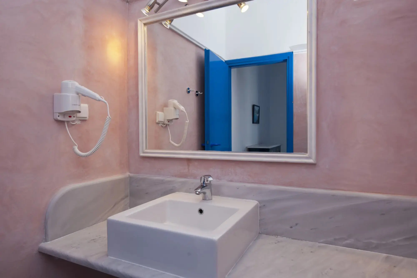 Blue Dolphin Antiparos Villas and Suites