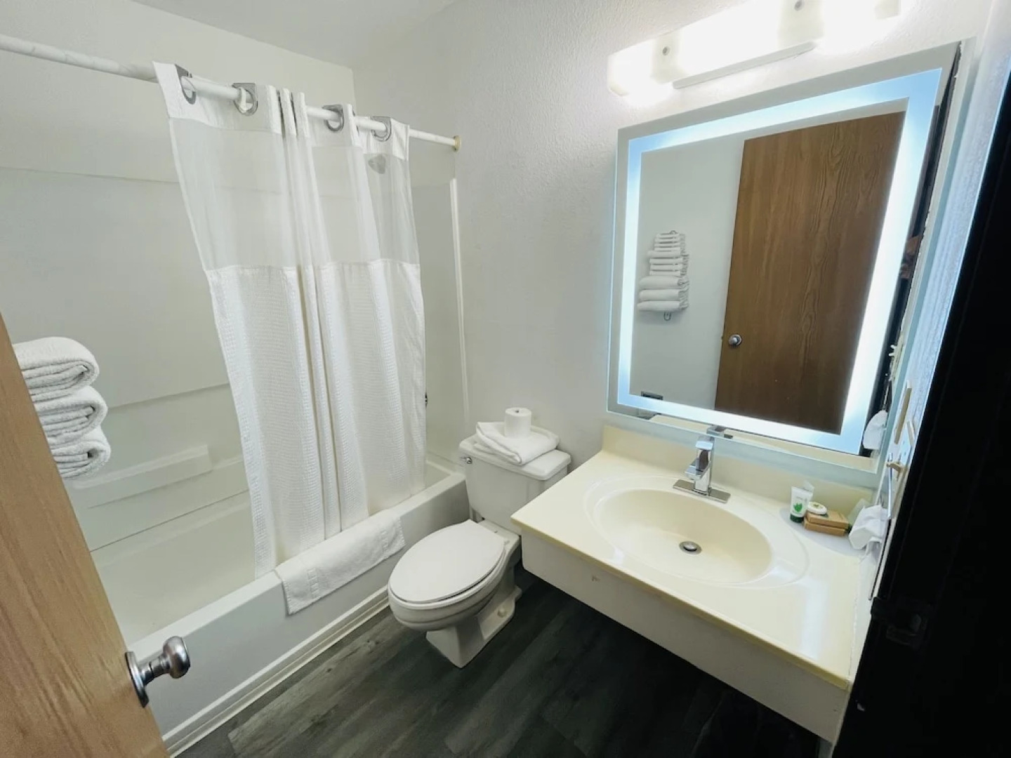 Americas Choice Inn And Suites