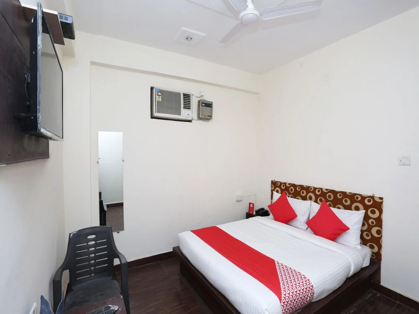 Oyo 30850 Hotel Hira