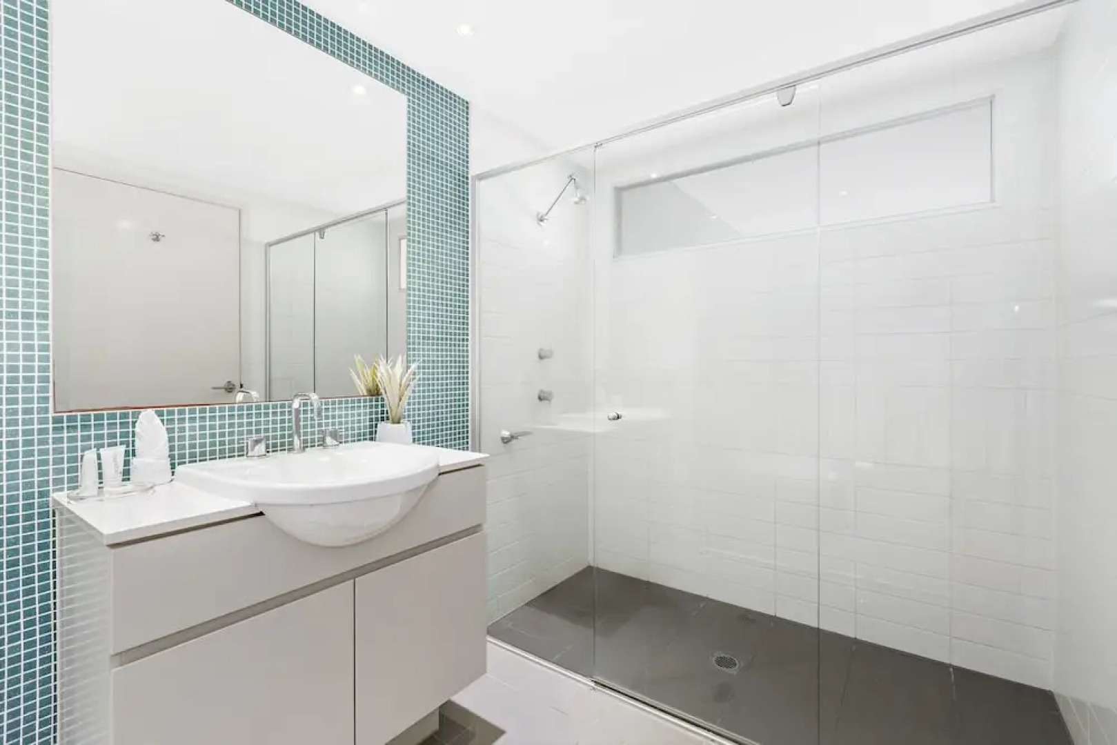 Resort & Spa On The Lagoon 5306/07