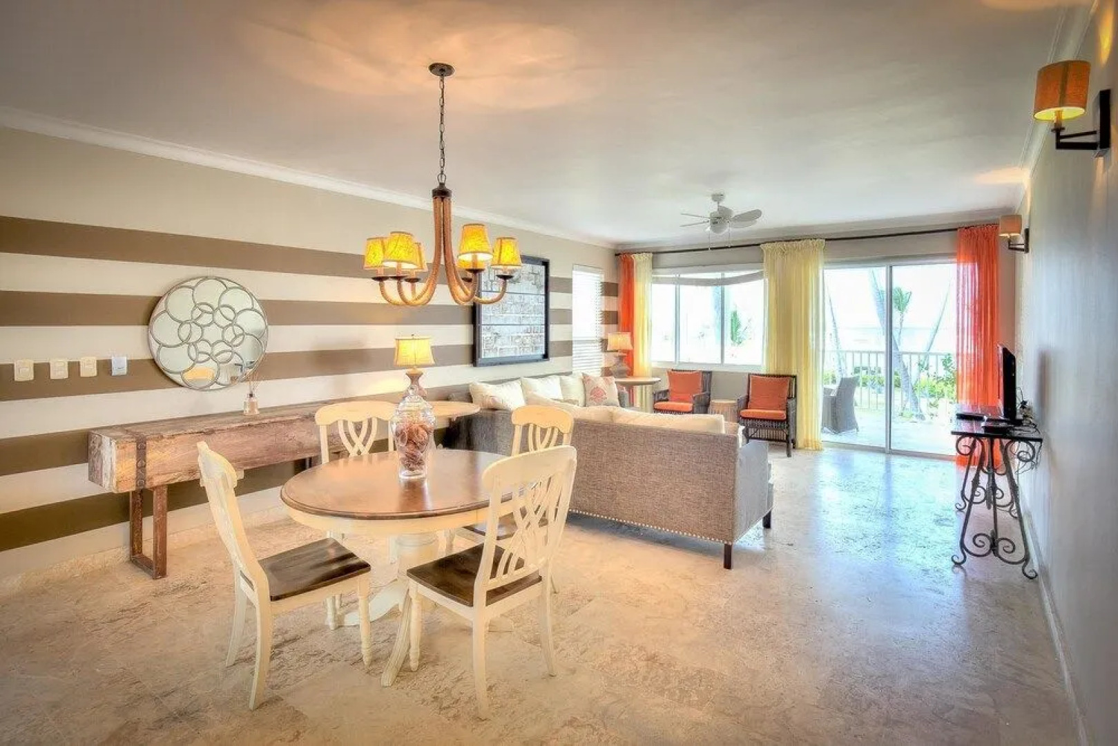 Beachfront Glamorous Apartment With Ocean Views