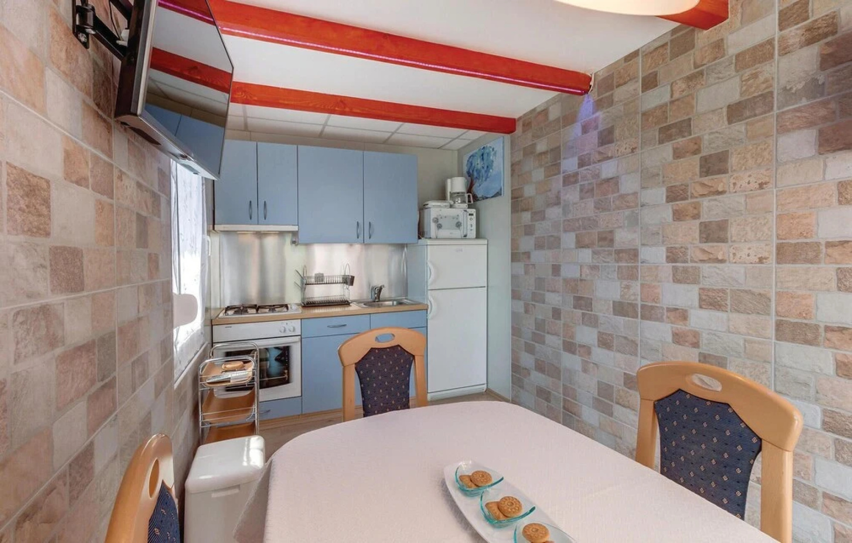 Stunning Home in Nerezine With Jacuzzi, Wifi and 2 Bedrooms