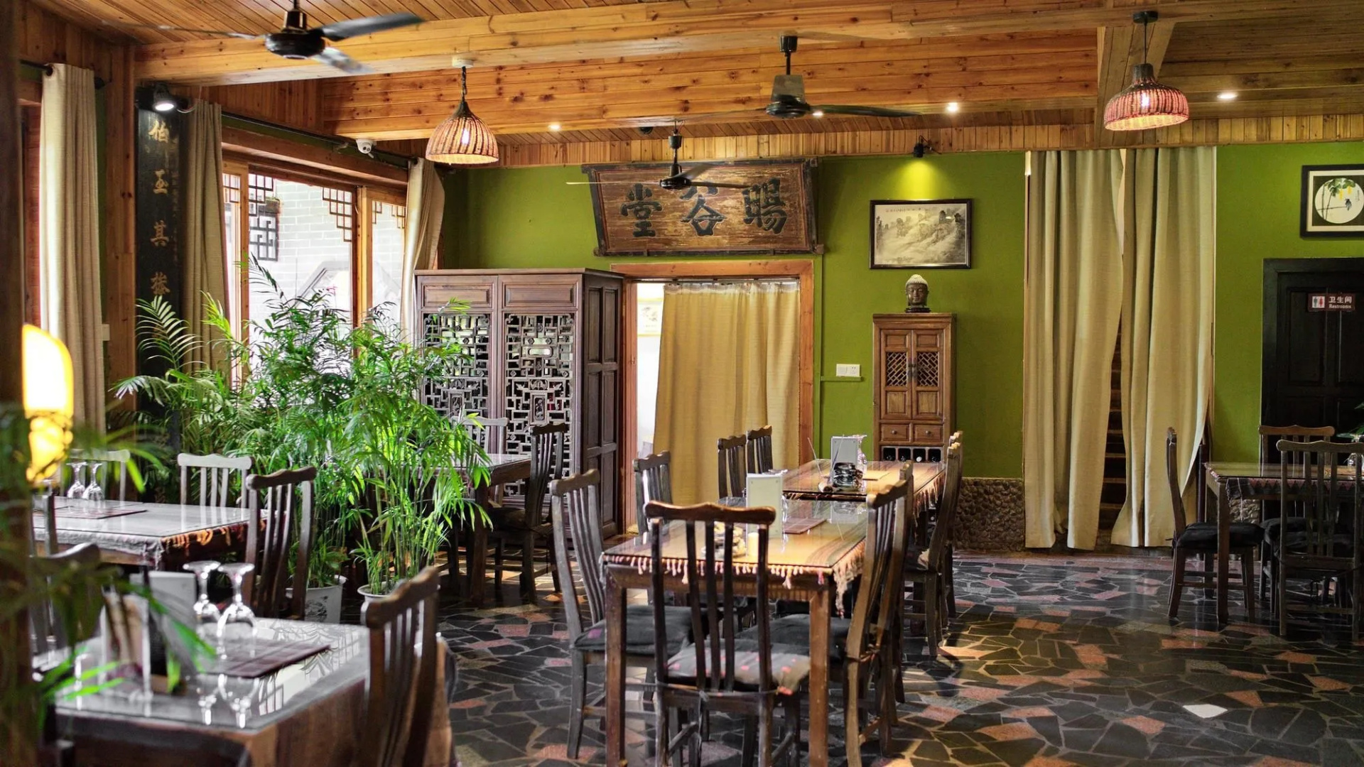 Yangshuo Mountain Retreat