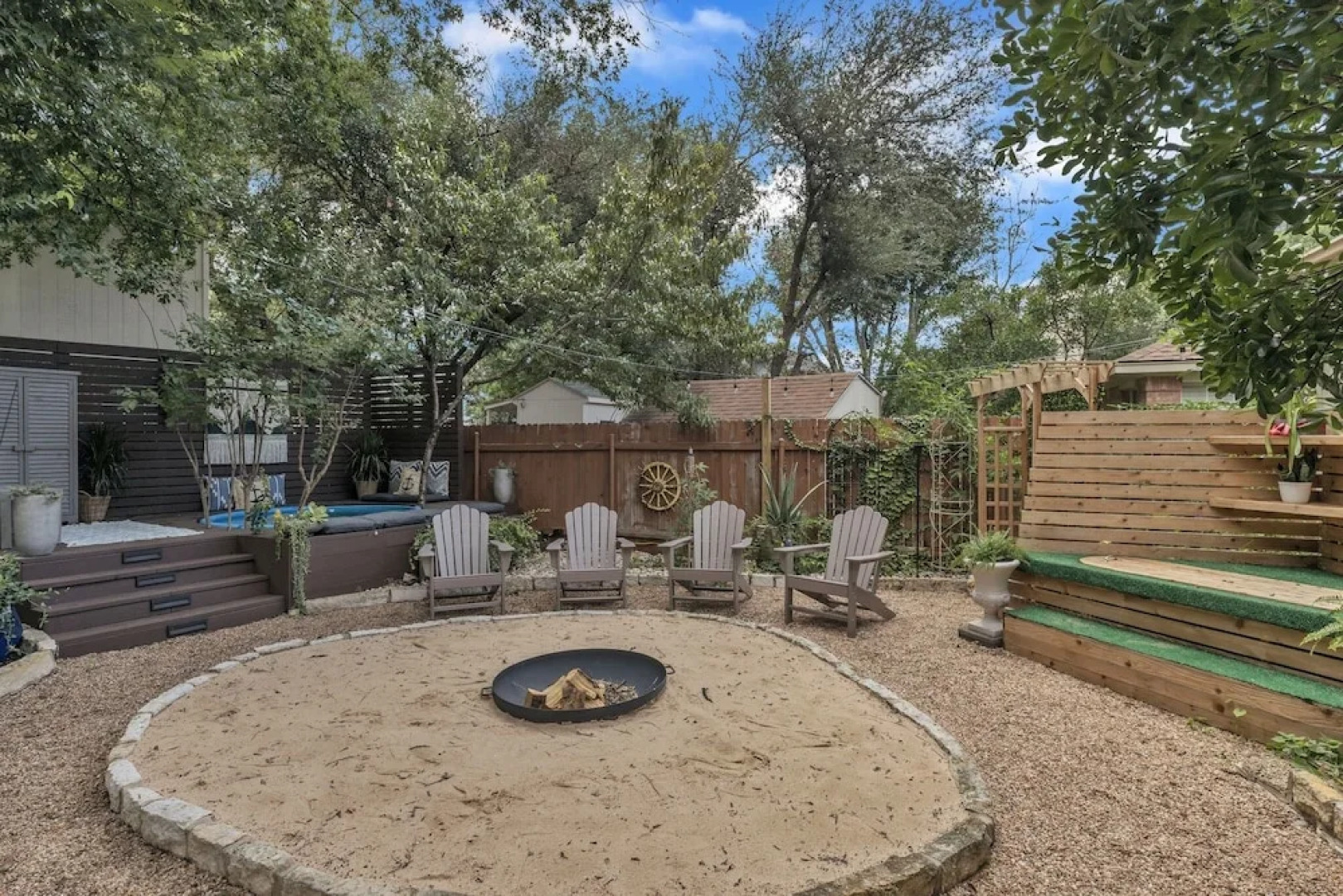 The Garden House 4 Bedroom Home by RedAwning