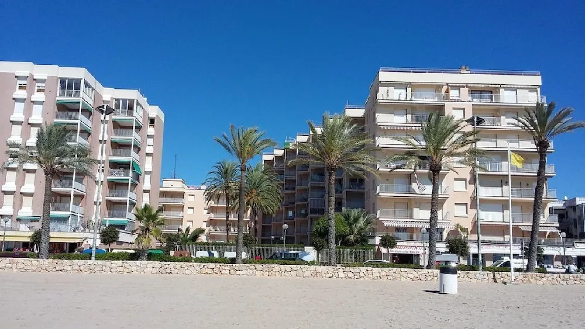 Sea Front Apartment 2 Pools