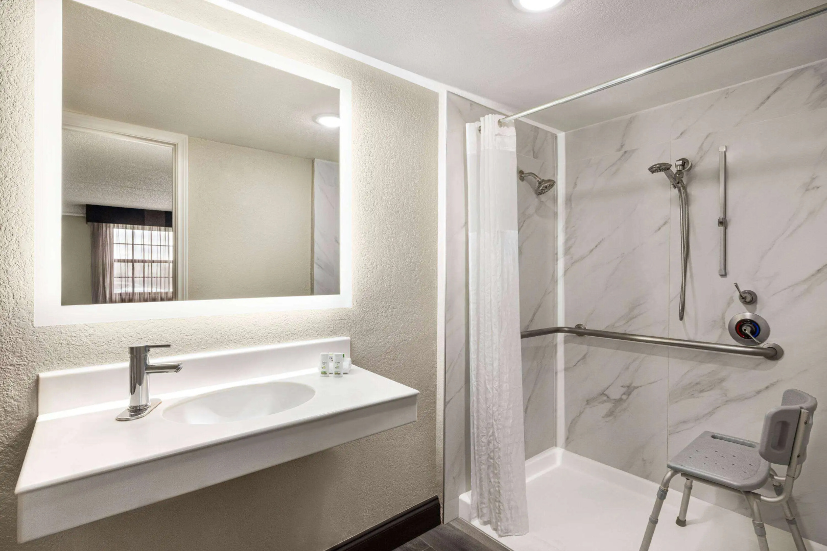 La Quinta Inn by Wyndham San Antonio I-35 N at Toepperwein