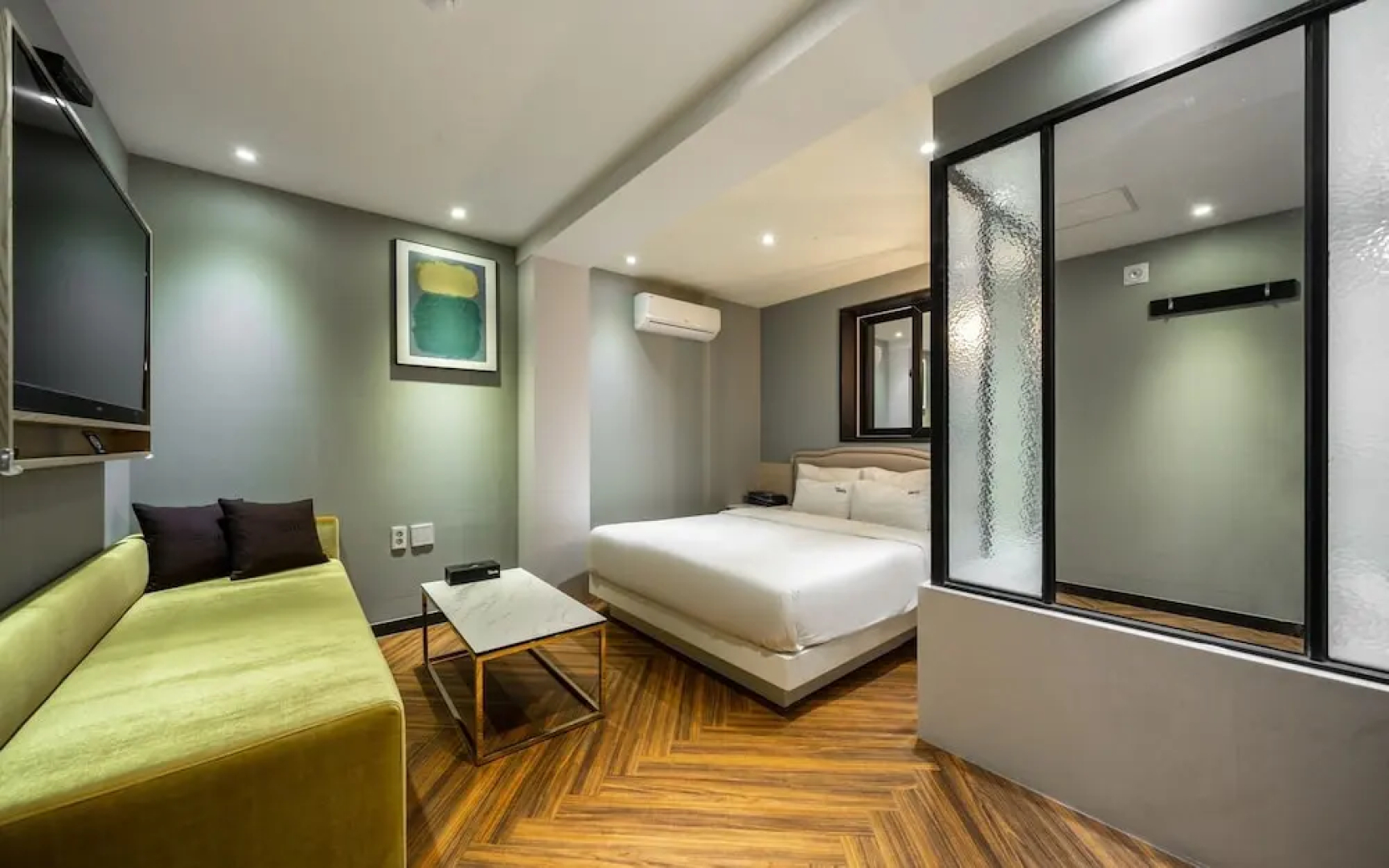 September Hotel