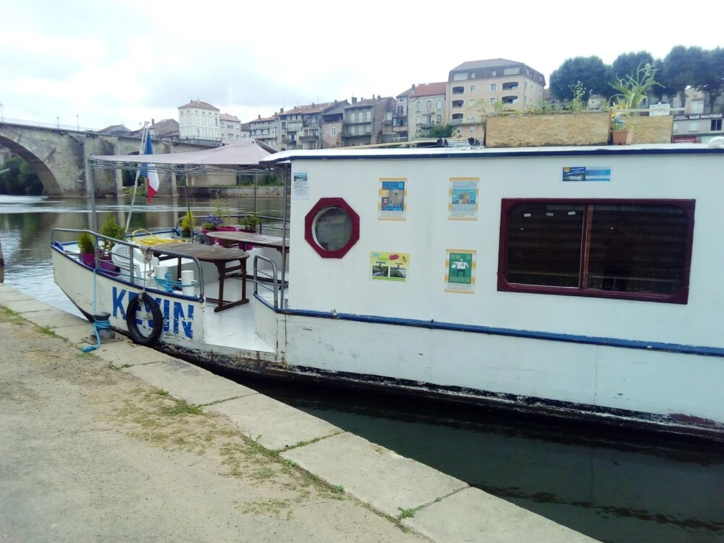 Property With 6 Bedrooms in Casseneuil, With Wonderful Lake View, Terrace and Wifi - 10 km From the Beach