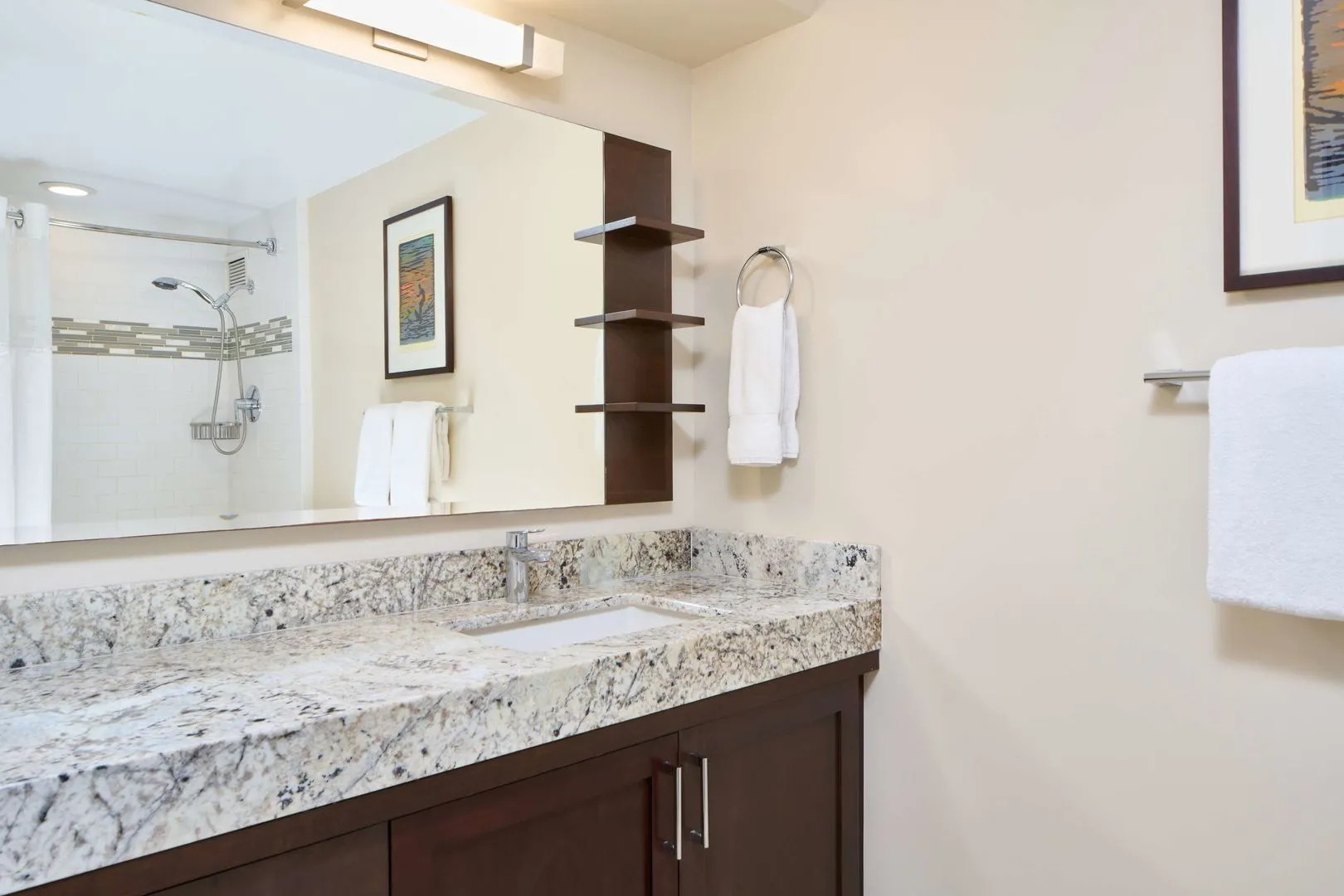 Отель Ilikai Hotel & Luxury Suites