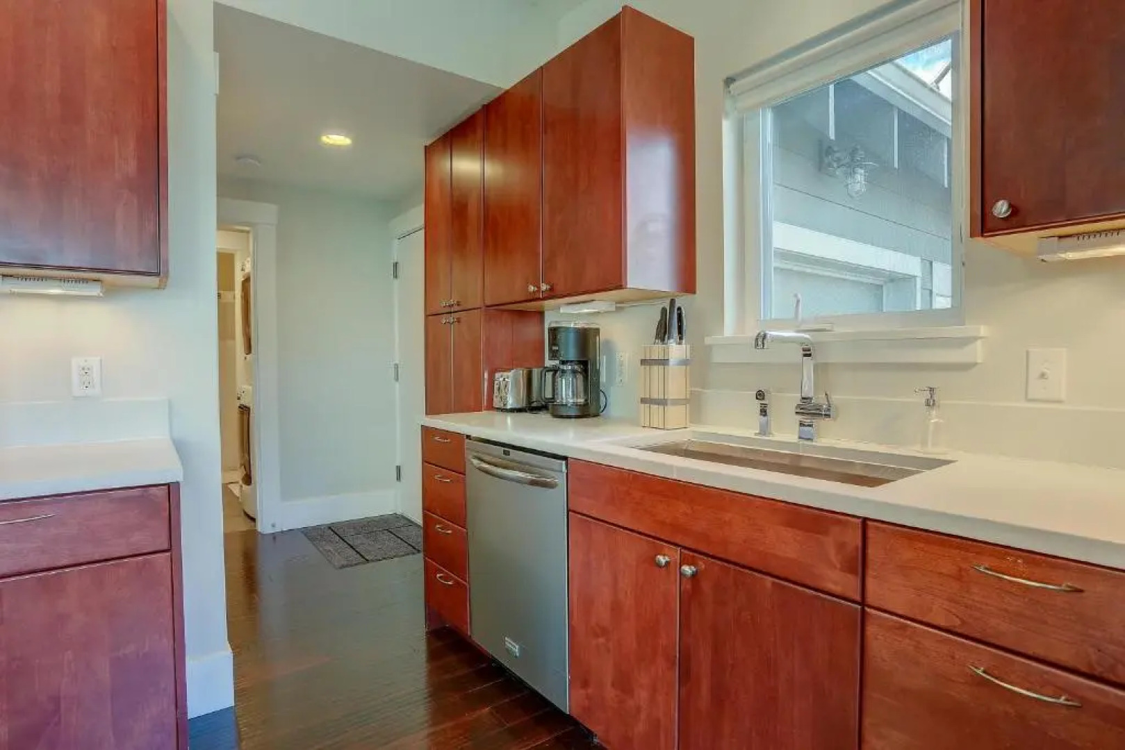 Surfsup!   *30 Day Minimum 3 Bedroom Home by RedAwning