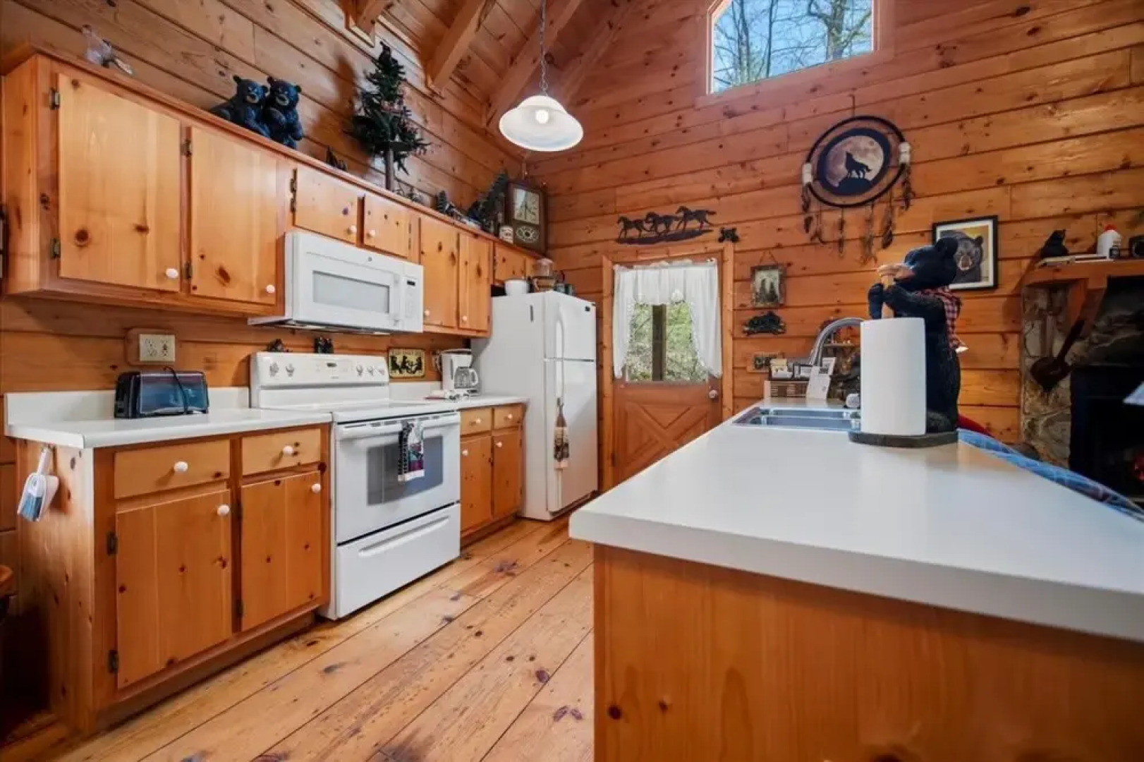 Bear Necessities-cozy Cabin Beside Briar Creek Fire pit Wifi and pet Friendly