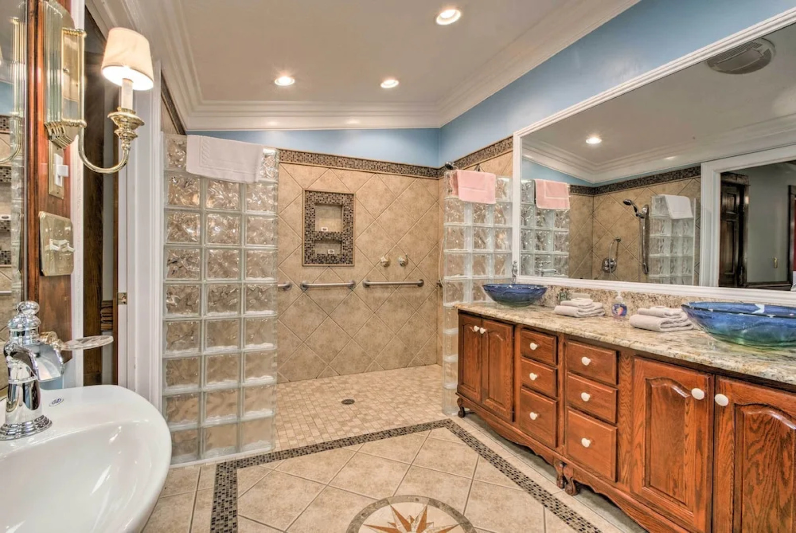 Damascus Home w/ Fire Pit & Views, Walk to Shops!