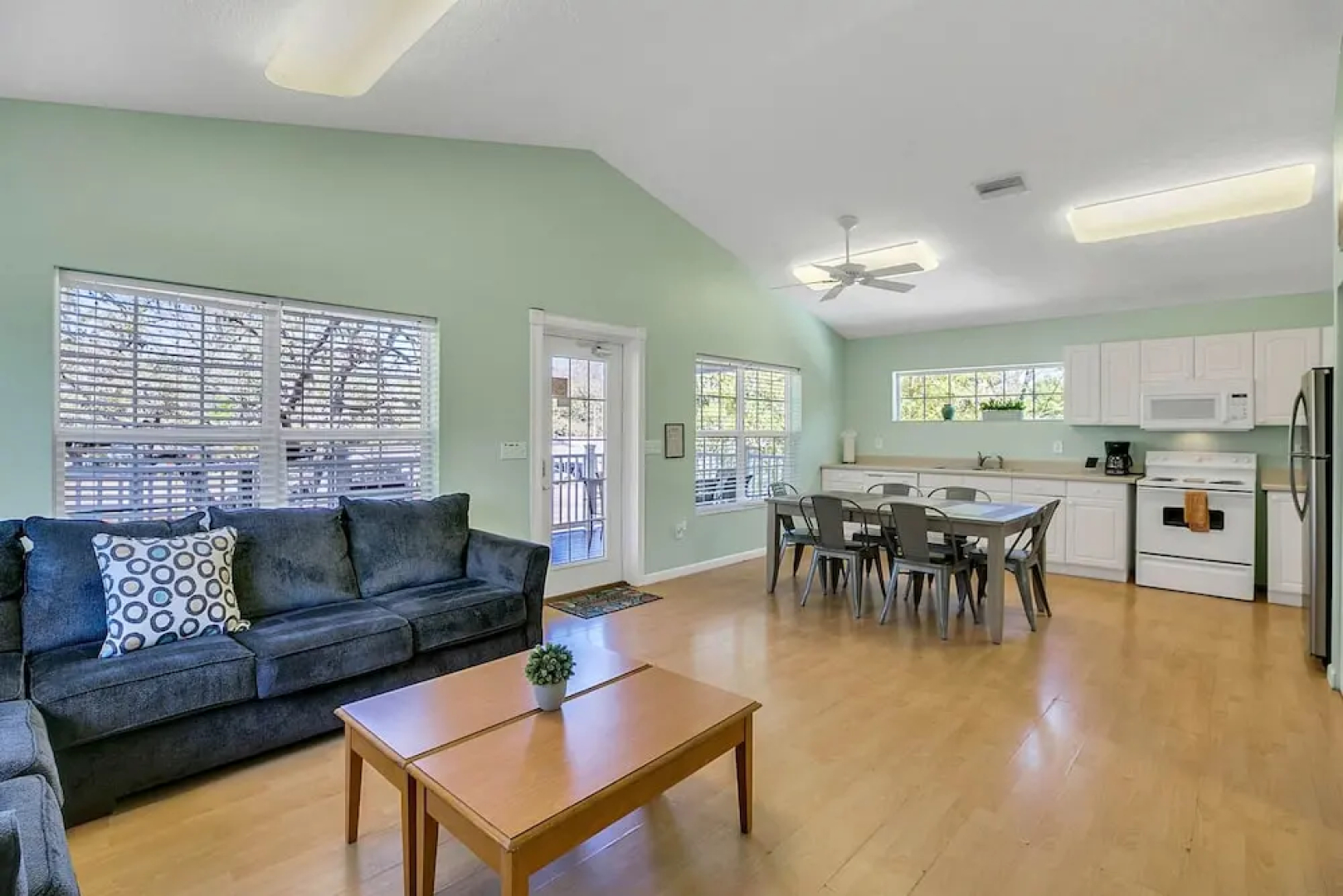 Group-Friendly Tarpon Springs Duplex by RedAwning