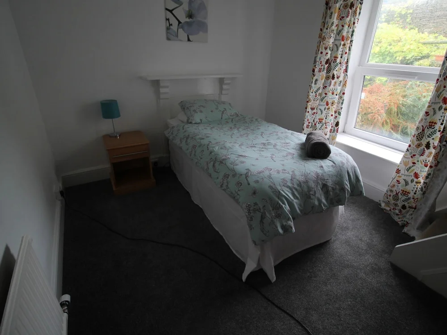 High Street 3 Bedroom House Near Cardiff by Cardiff Holiday Homes