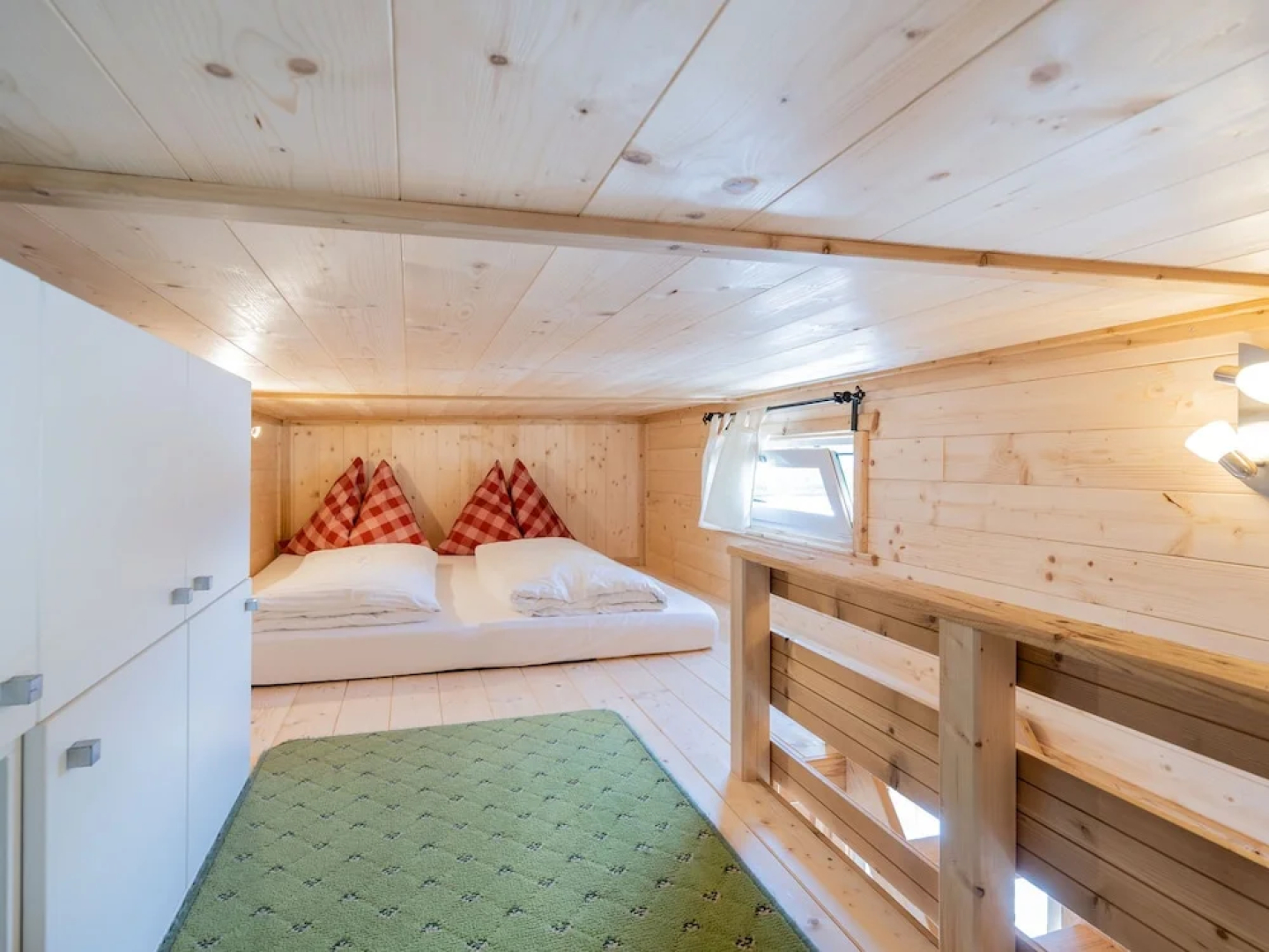 Cozy Chalet in Niedernsill near Lake