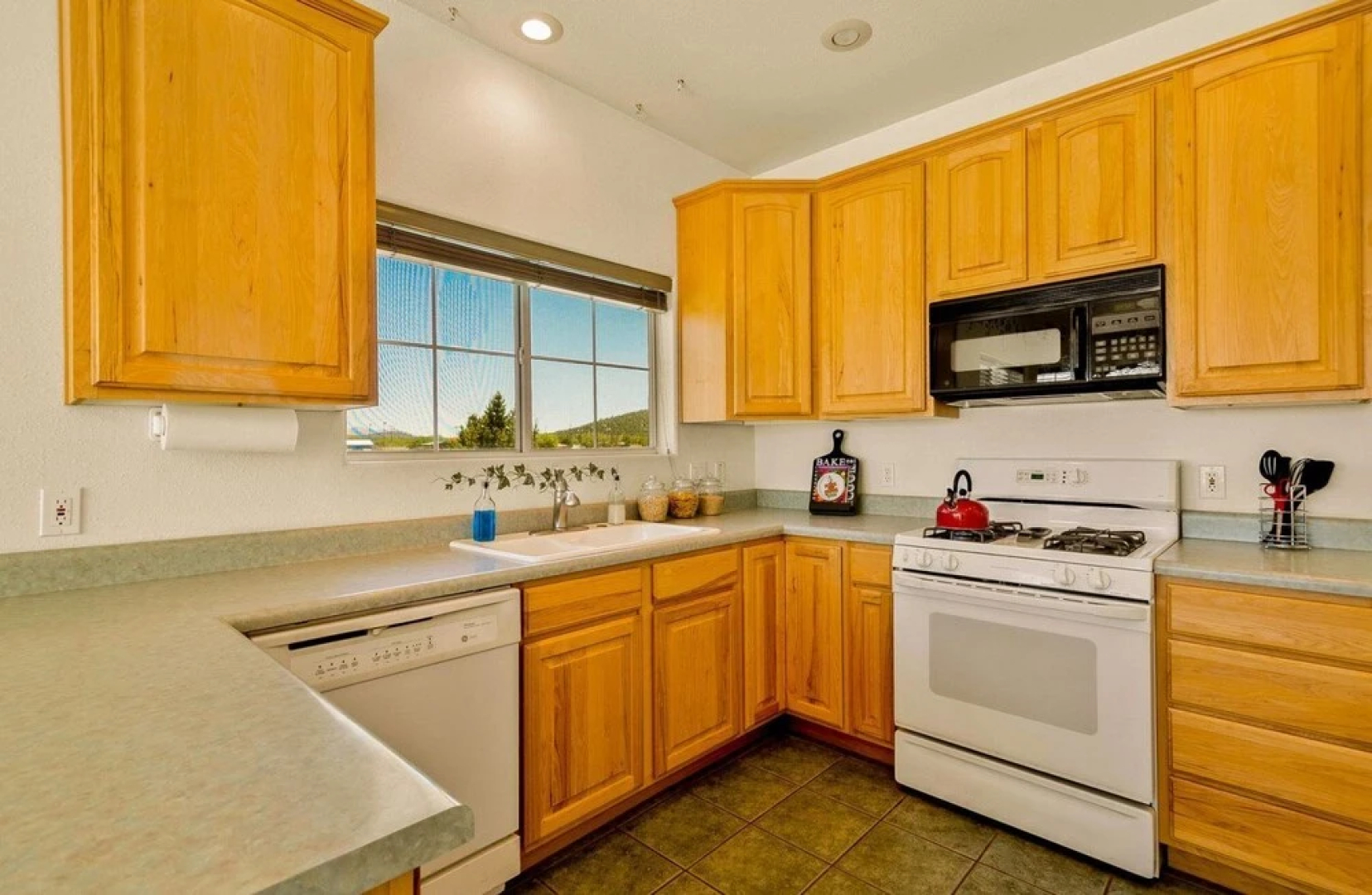 Cheery Canyon Cottage