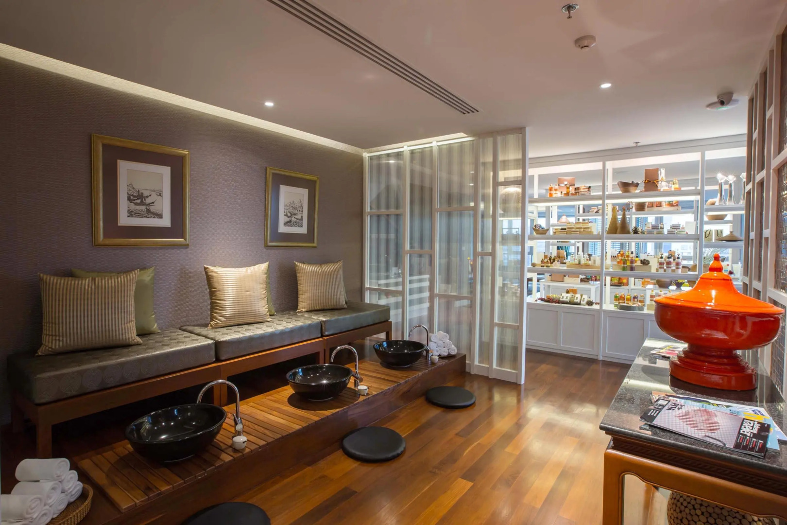 Отель Grande Centre Point Ploenchit