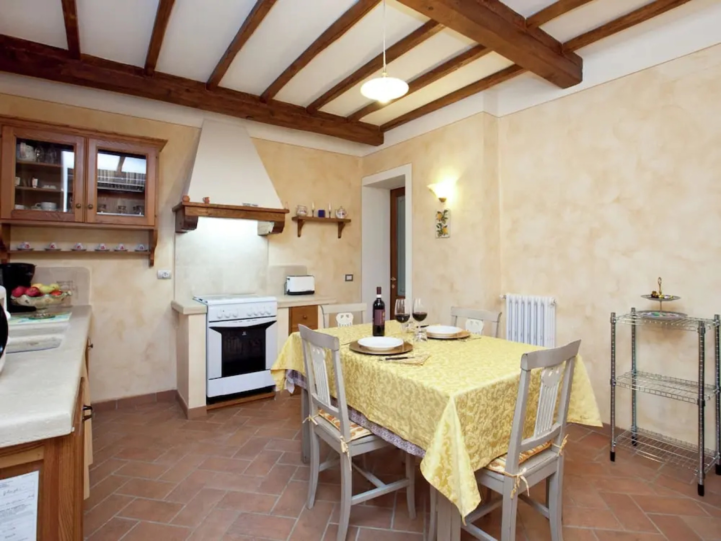 Tuscan Style Apartment with View of the Hills