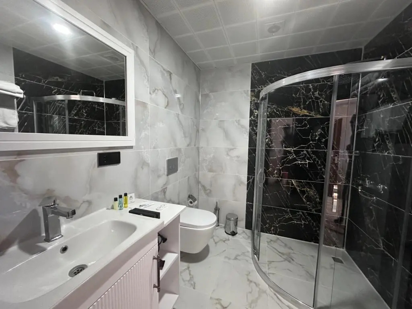 Beyaz Köşk Hotel & Cafe