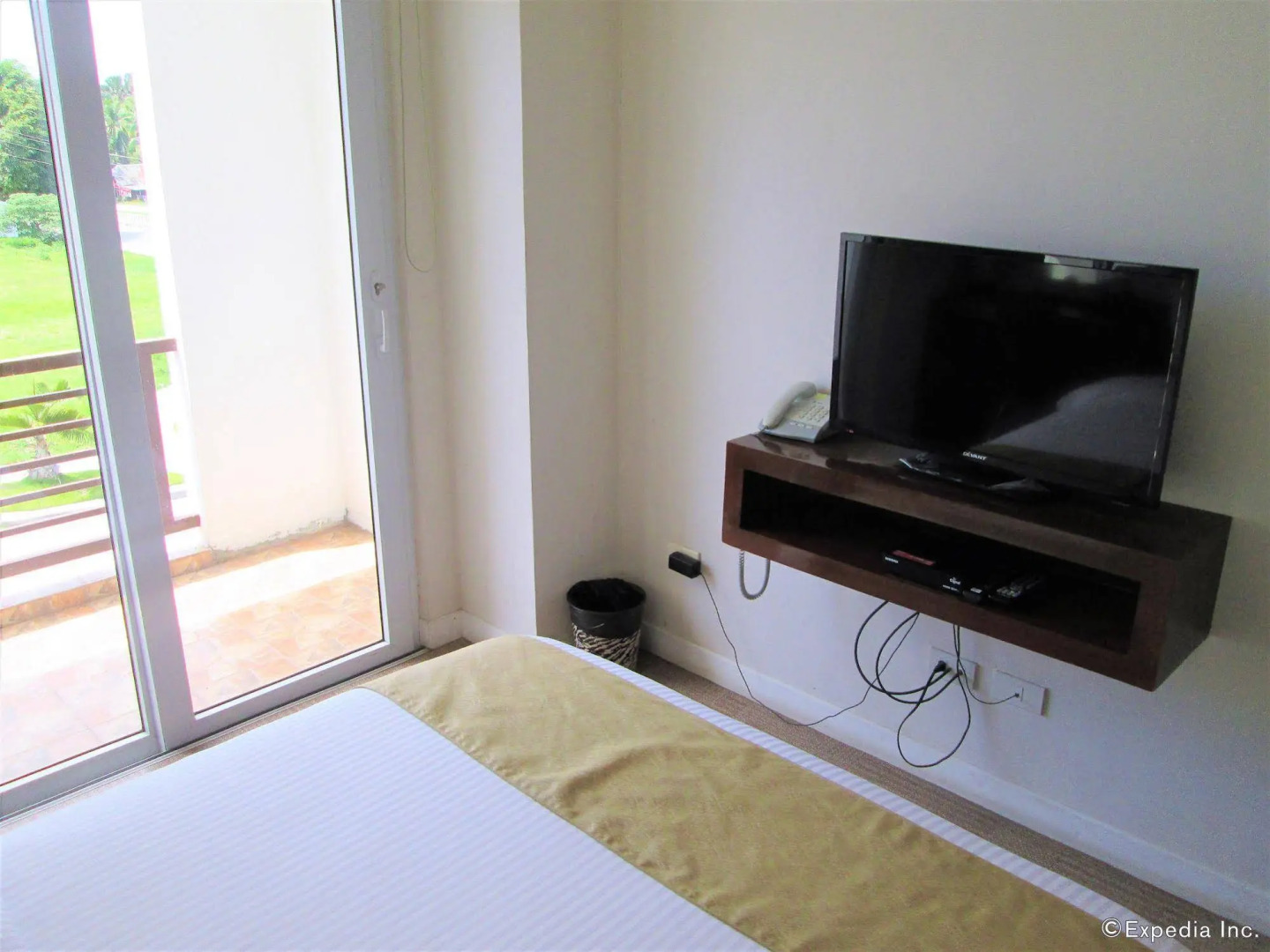 LOHAS Airport Hotel