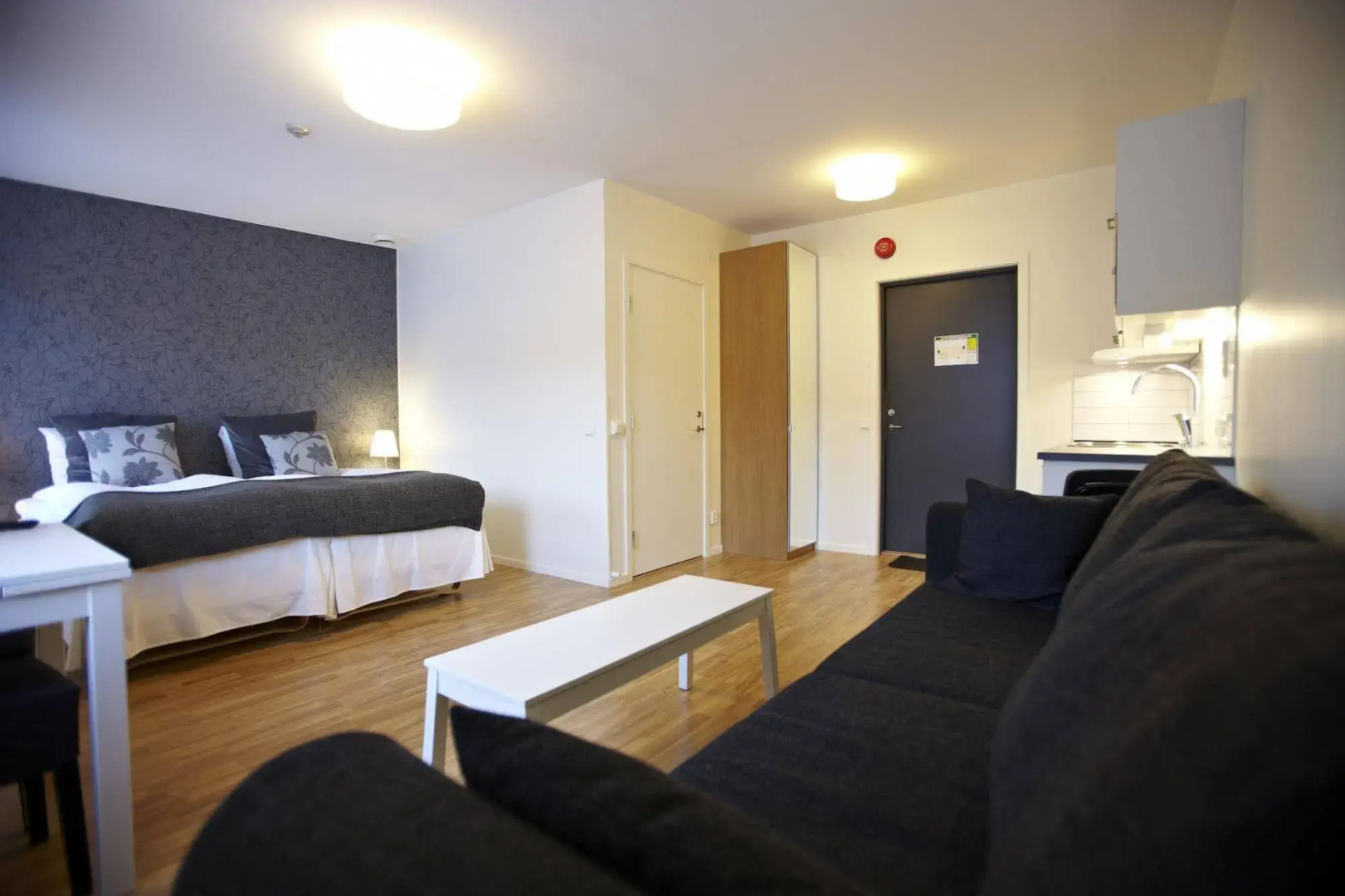 Riverside Hotel