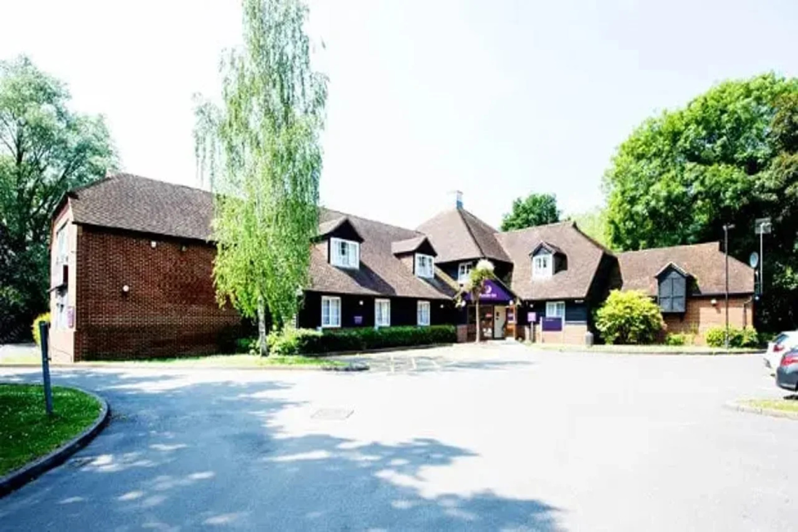 Premier Inn Woking West (A324)