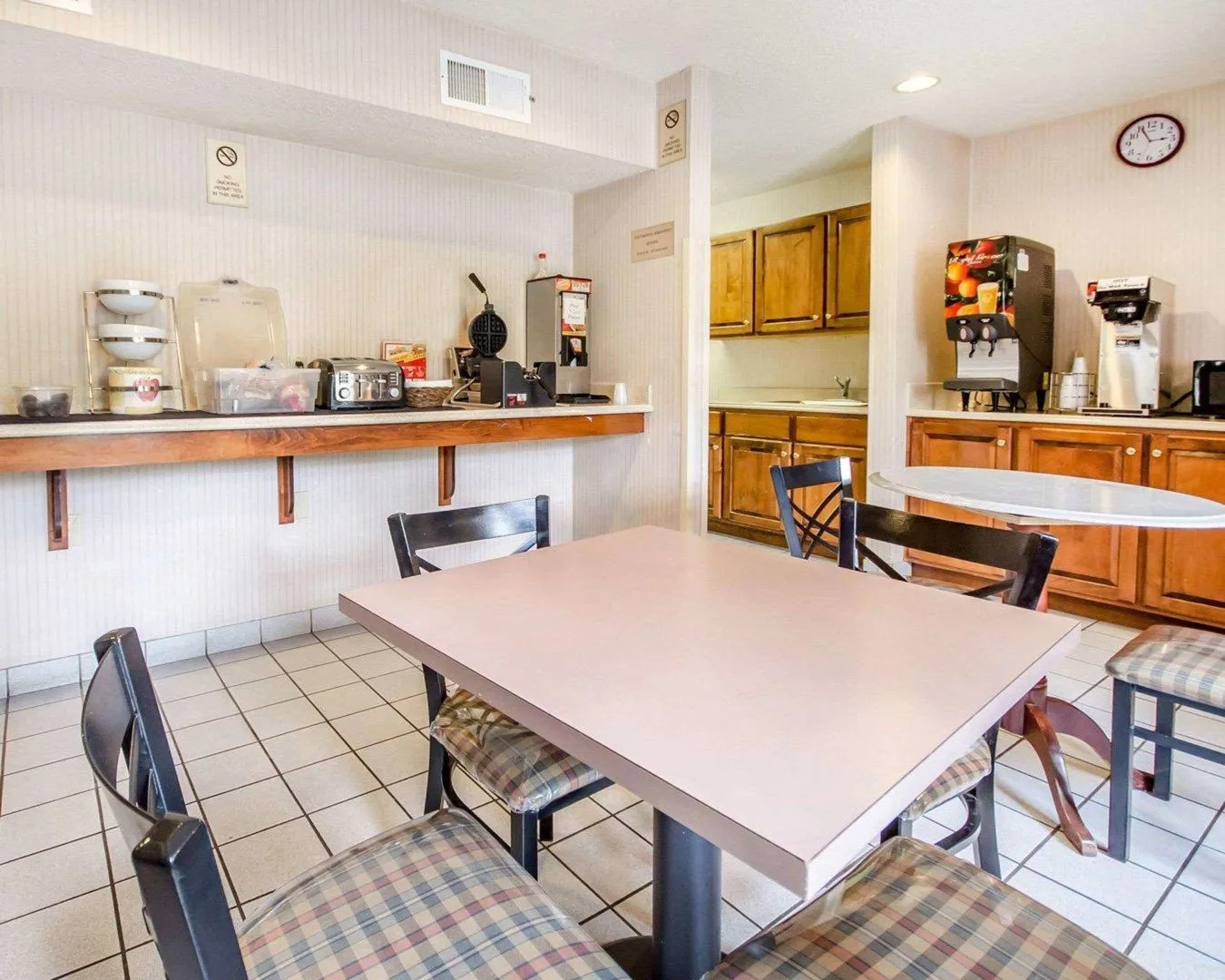 Econo Lodge London North