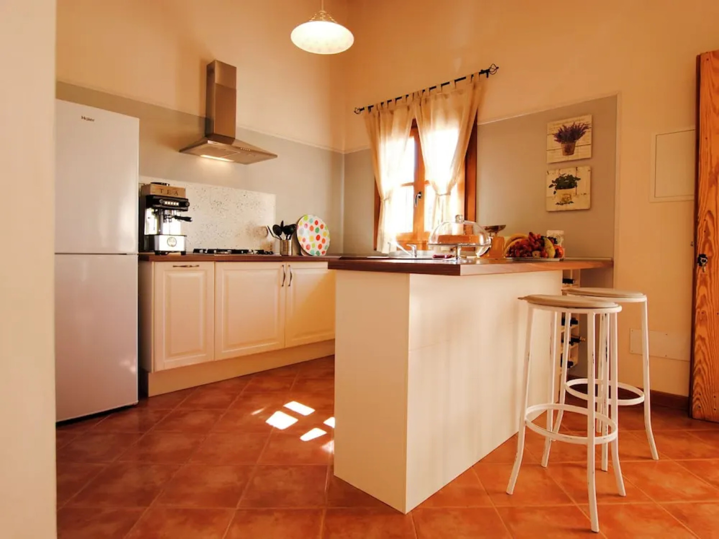 Spacious Cottage Near Santa Maria del Camí Centre