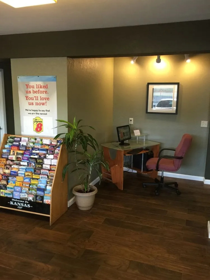 Super 8 Junction City