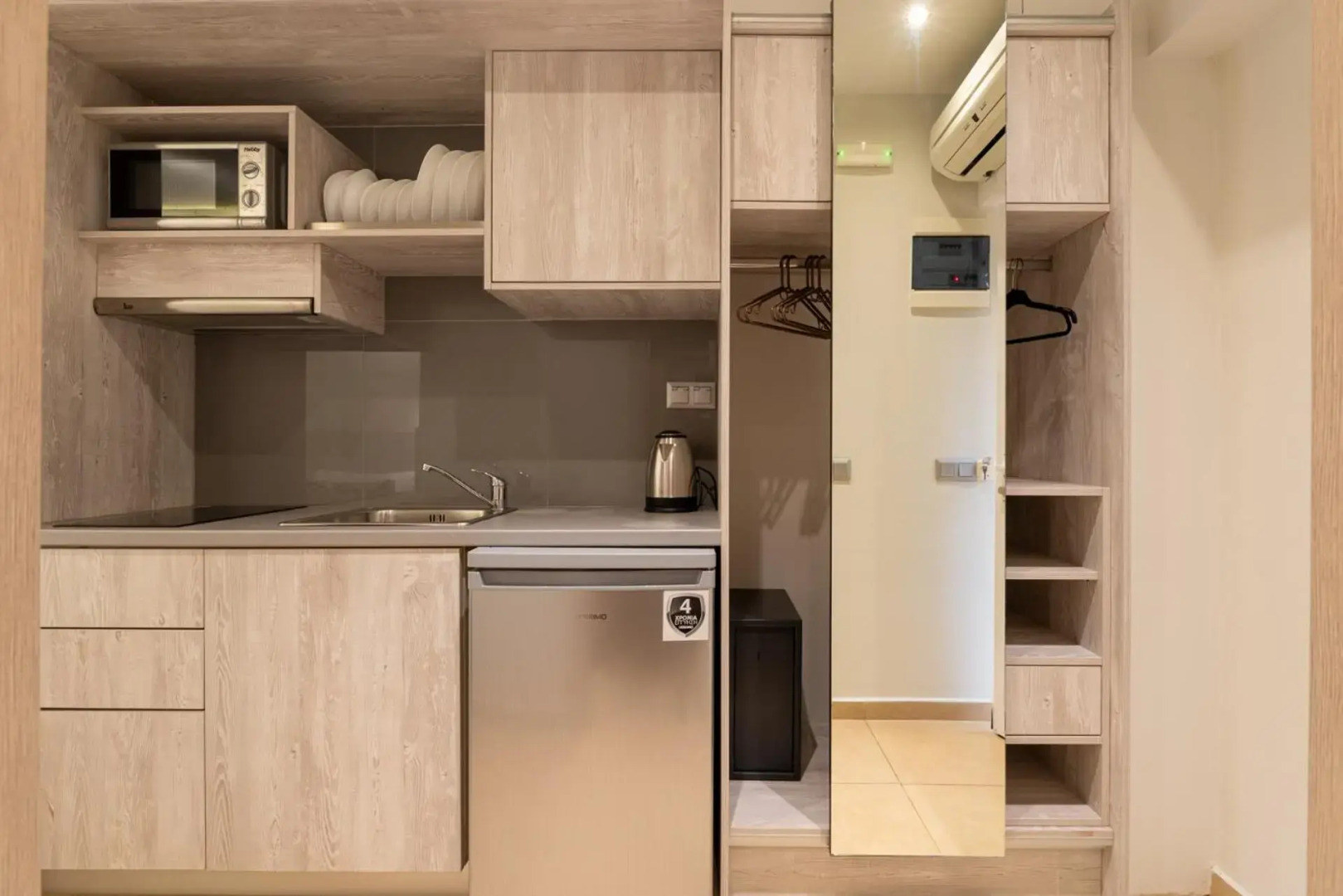 Elpis Studios & Apartments