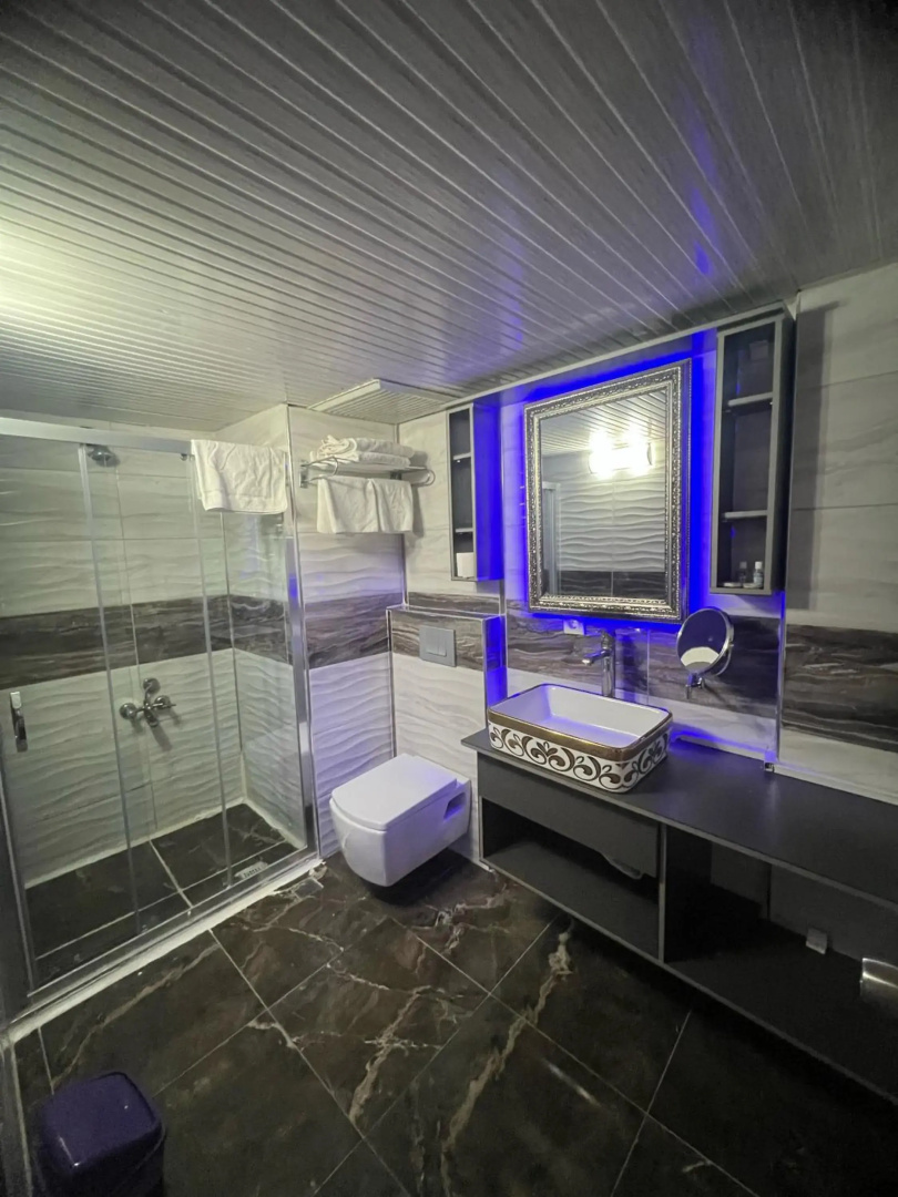 Unaten Otel